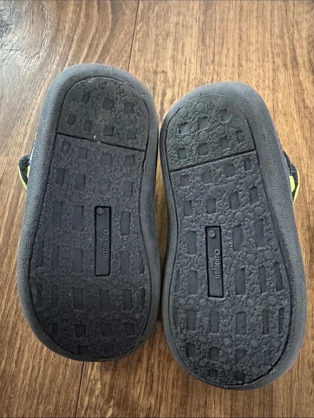OskKosh B’gosh toddler water shoes, size 6